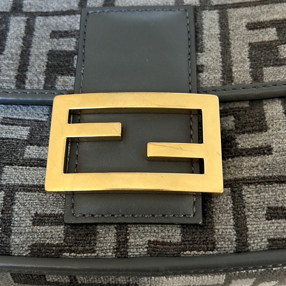 FENDI Baguette Gray Velour Gold Hardware Purse Shoulder Bag Cross Body - Picture 10 of 16